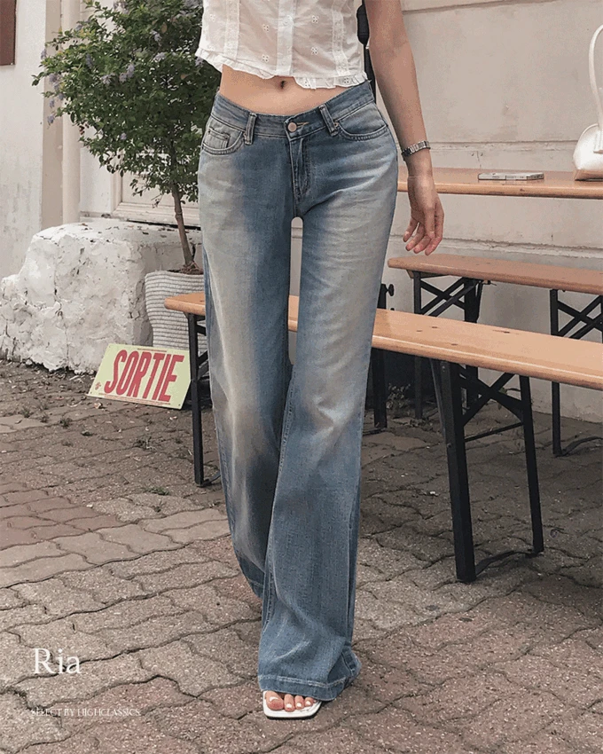 리아 로우라이즈 로우웨스트 브러쉬 페이드 부츠컷 청바지 롱 데님 팬츠