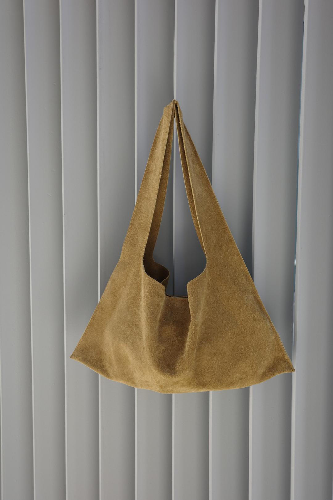 FLAT LARGE SHOULDER BAG (SUEDE)