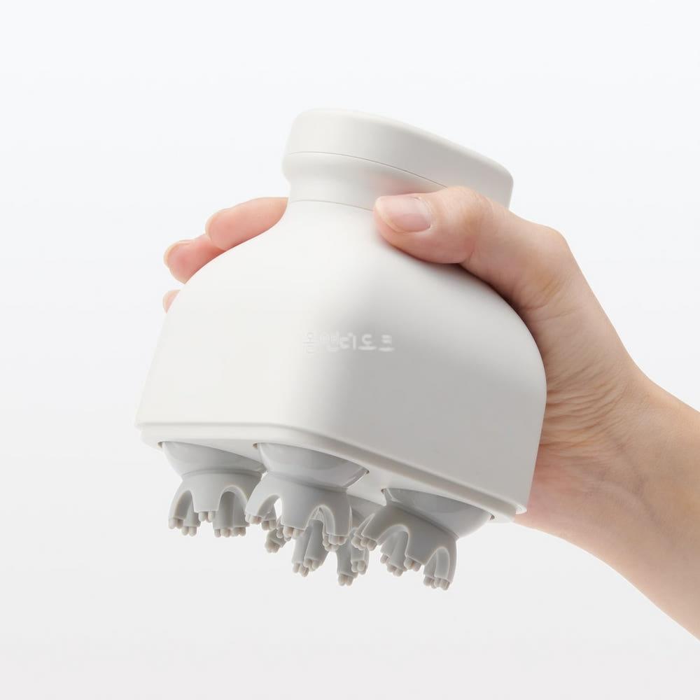 MUJI 무인양품 욕실에서 사용할 수 있는 충전식 두피 케어 브러쉬 원옵션