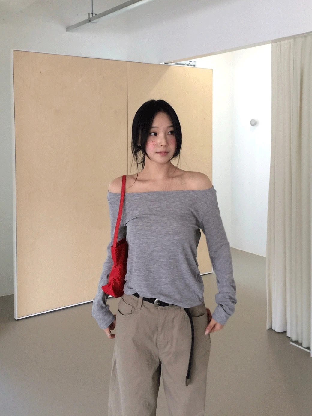 DS. Ray Off-Shoulder Tee