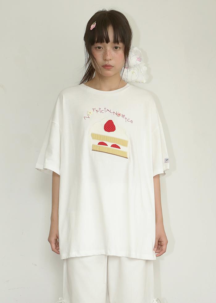 STRAWBERRY WHITE CAKE PATCH T-SHIRT
