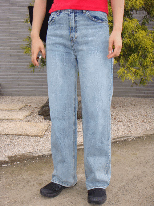 Stunny light blue jeans