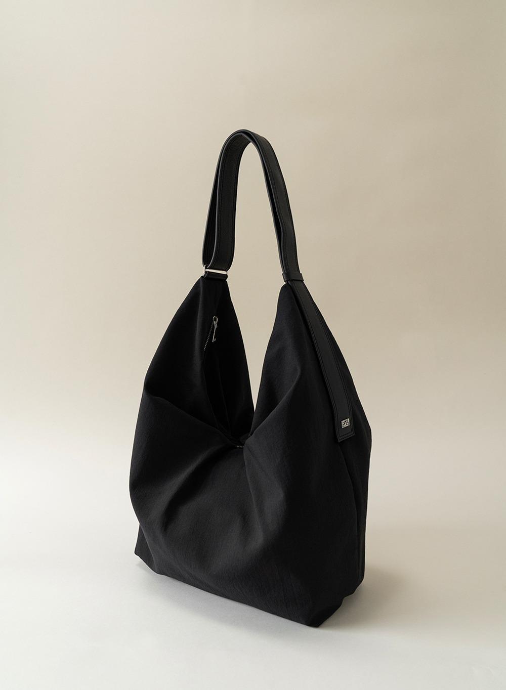 [순차출고]ESSENTIAL] 미아 Mia Oversized Bag Black