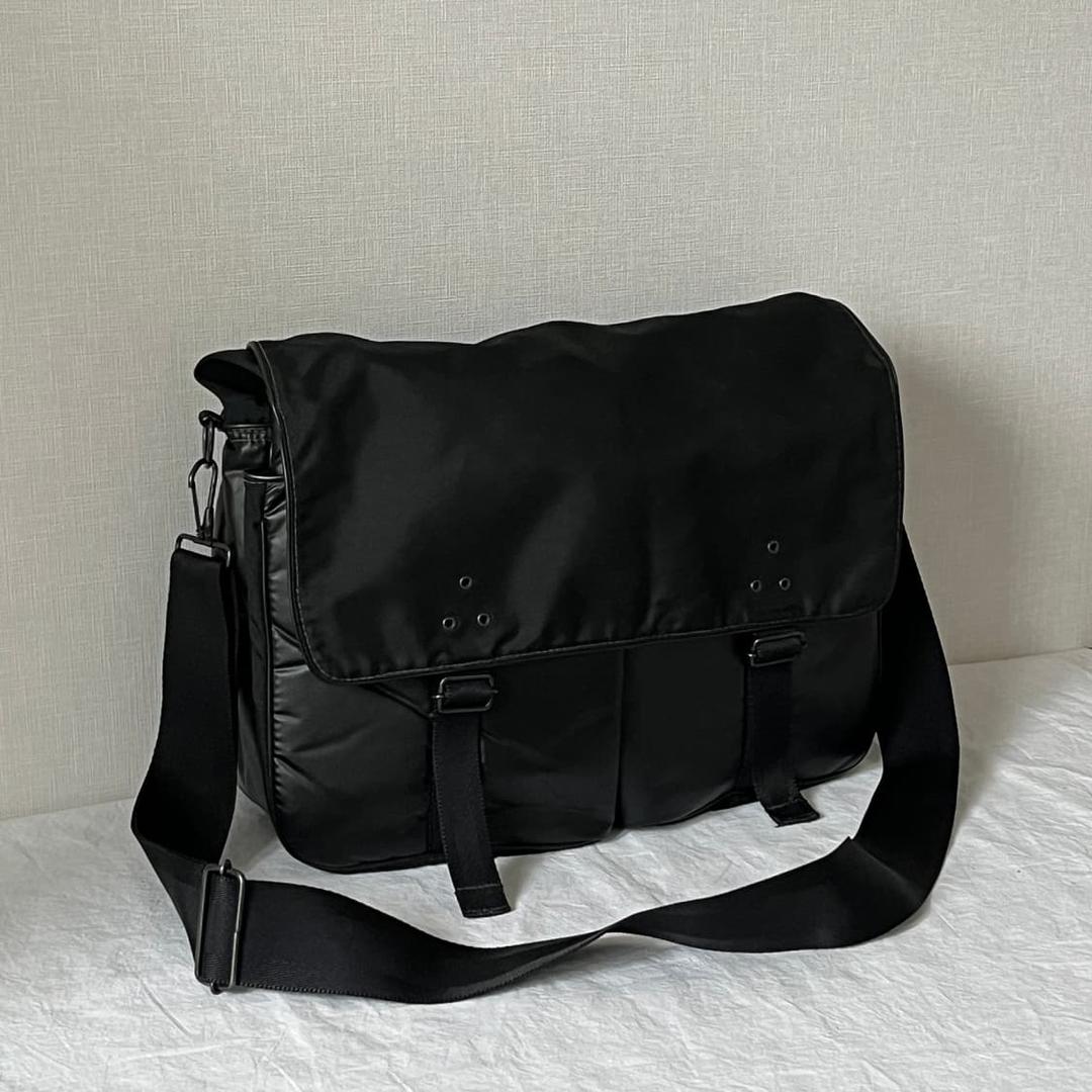 gripper shoulder bag (BLK) | 후루츠패밀리