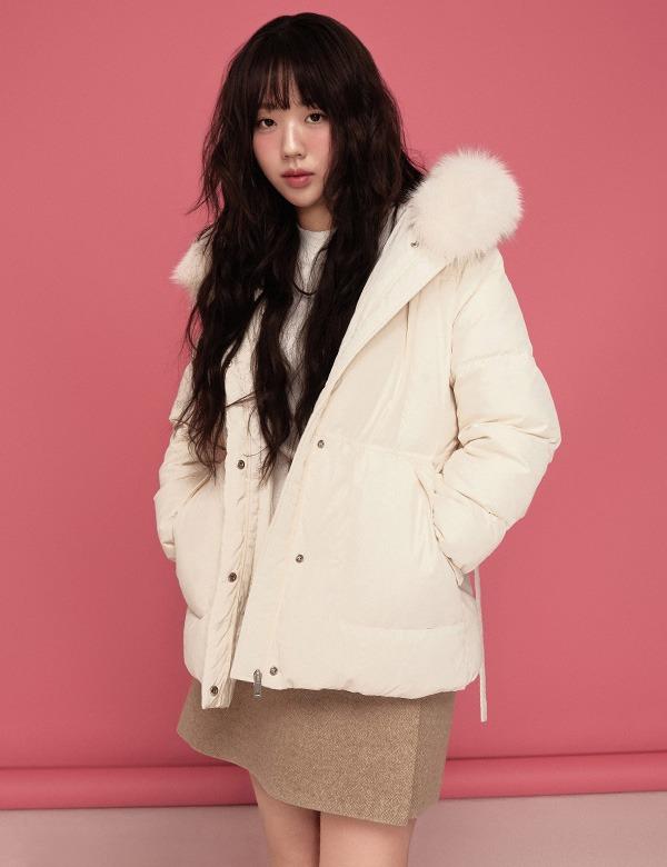 [정소민 착용] 벨티드 숏 다운_RMJDE4VR01