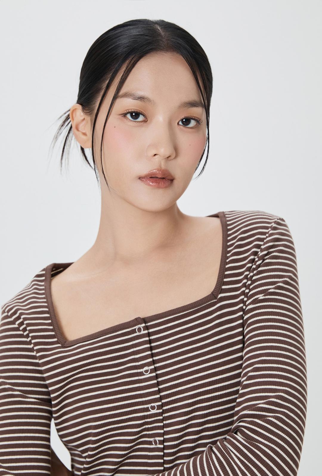 스퀘어넥 스트라이프 가디건_MIWCMF924A