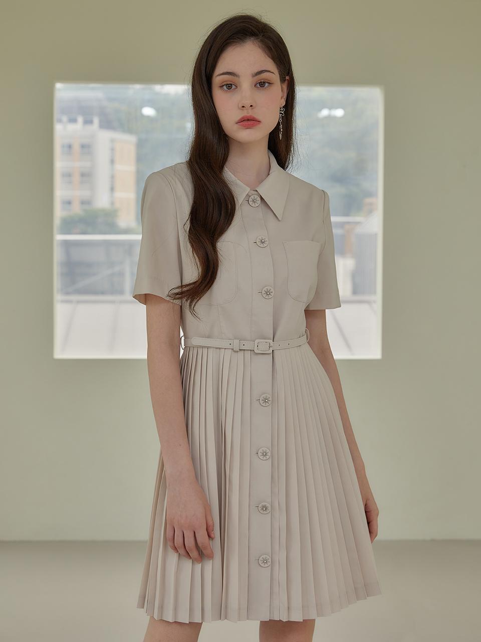 [쥴리앤칼라] 22HS 칼라54 스마일 트윙클 플리츠 원피스 베이지