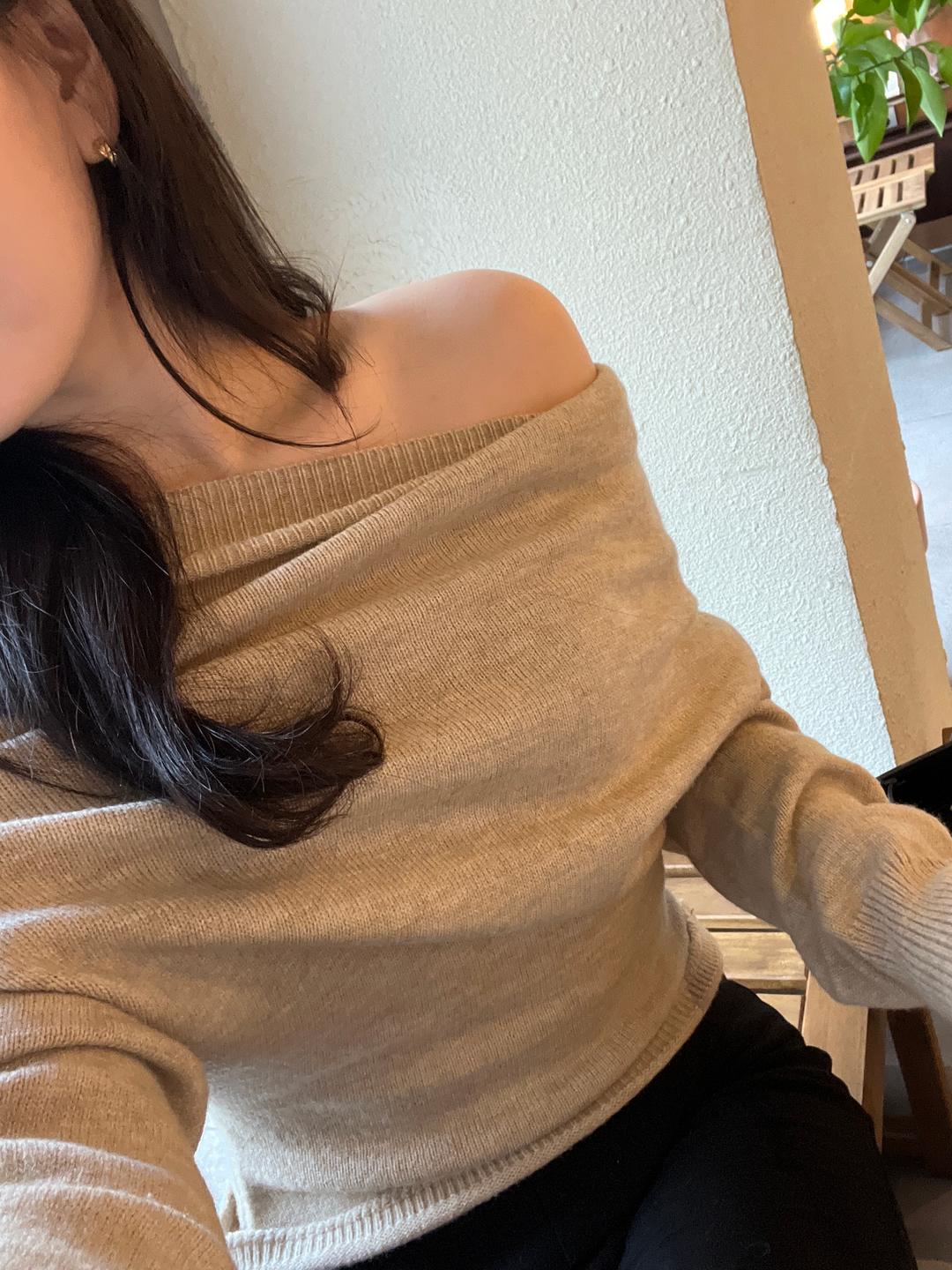 [프리뷰] LE BEIGE OFFSHOLDER KNIT