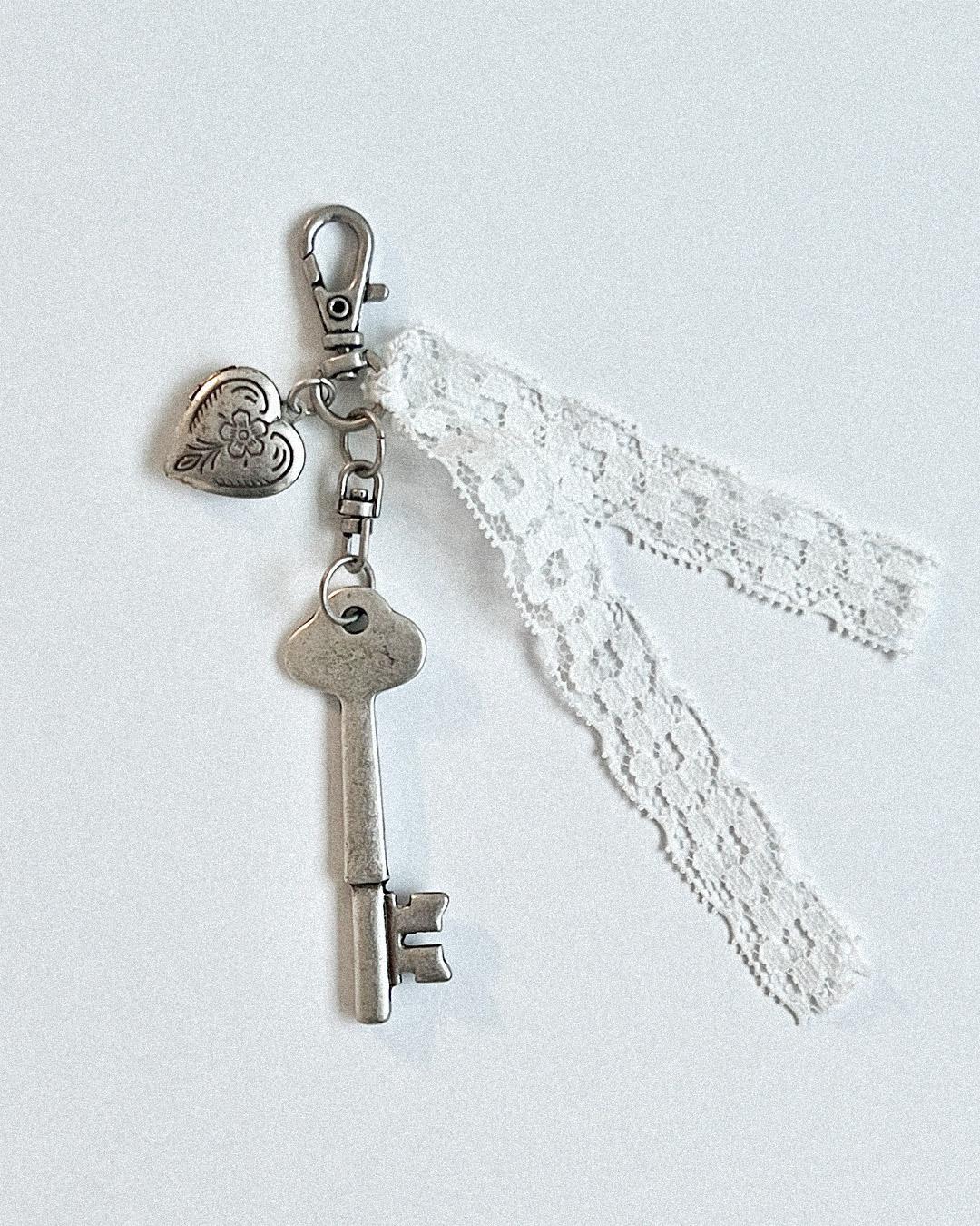 TIME CAPSULE KEYRING