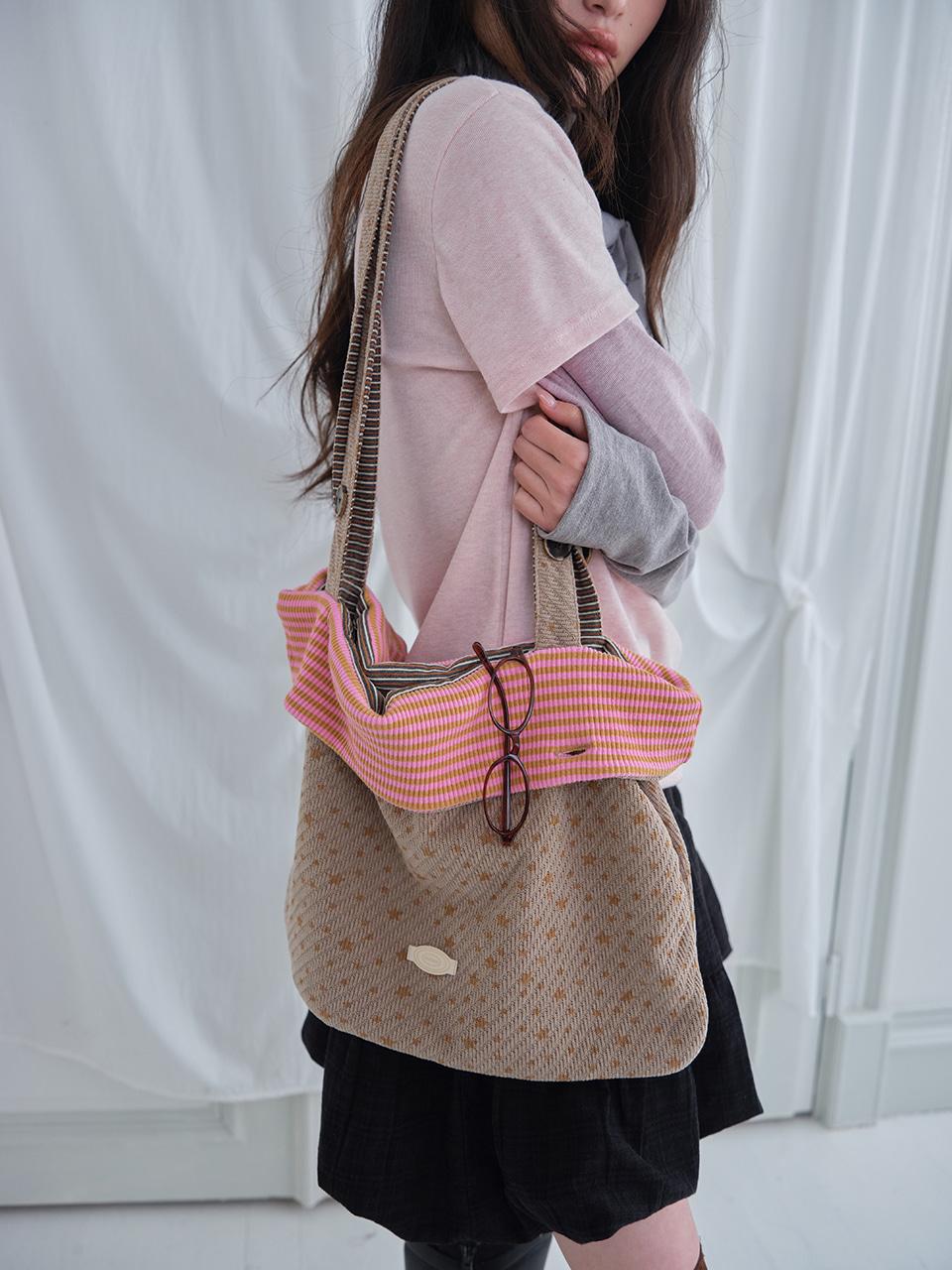 Flip Sleeve Shoulder Bag (Beige)