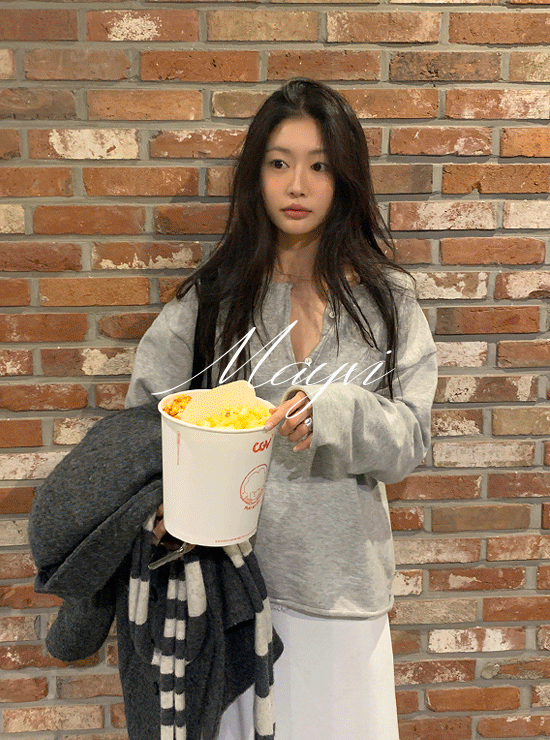 언더비 [스프링🌸/Mayvi/주문폭주] Jude 헨리넥 루즈 여리핏 니트 (2 color)