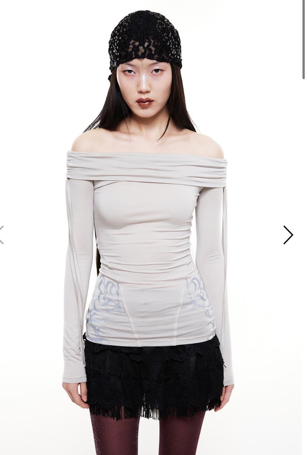 Badee 배디 오프숄더 글리터 롱슬리브 라이트 그레이 s | 후루츠패밀리