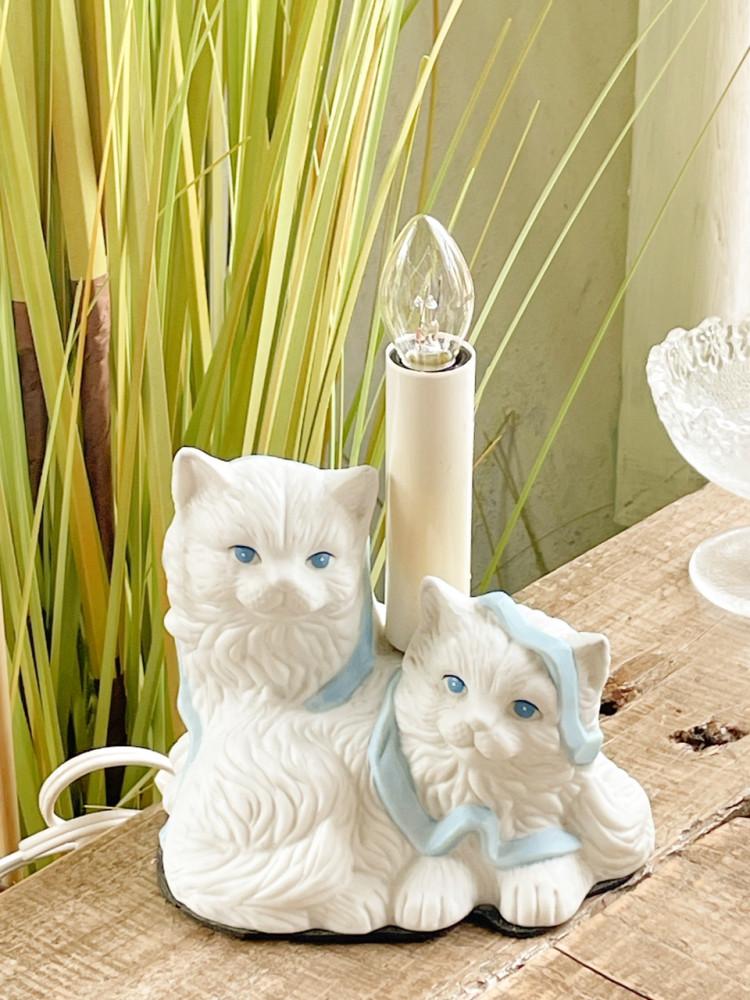 White cat lamp