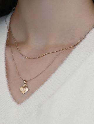 The Silver Necklace 002