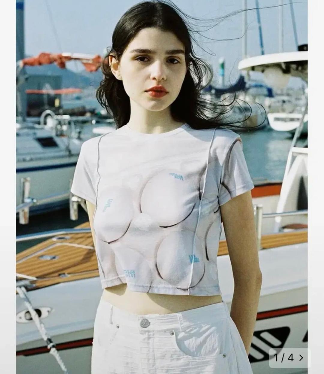 시눈 PRINTED PIN TUCK T-SHIRT 반팔티셔츠 | 후루츠패밀리