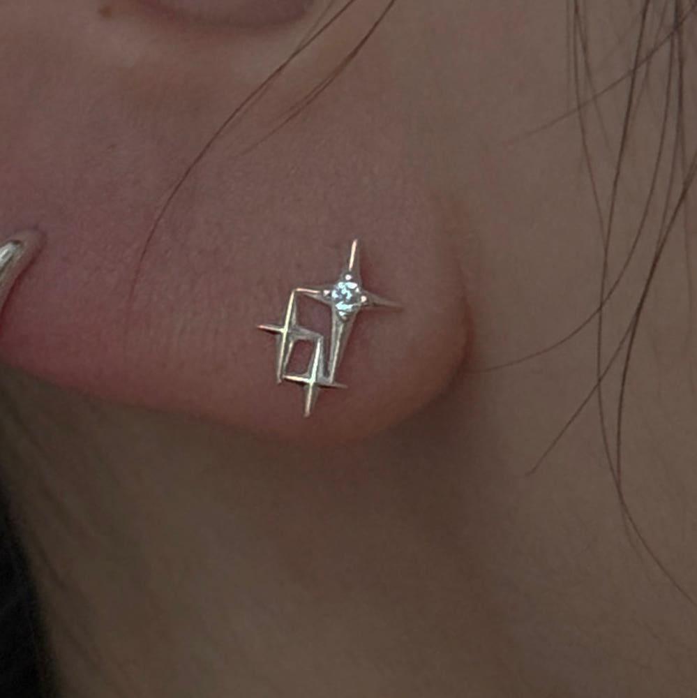 nudea - 누데아 밀키웨이 스파클 여리여리 침형 귀걸이 silver925