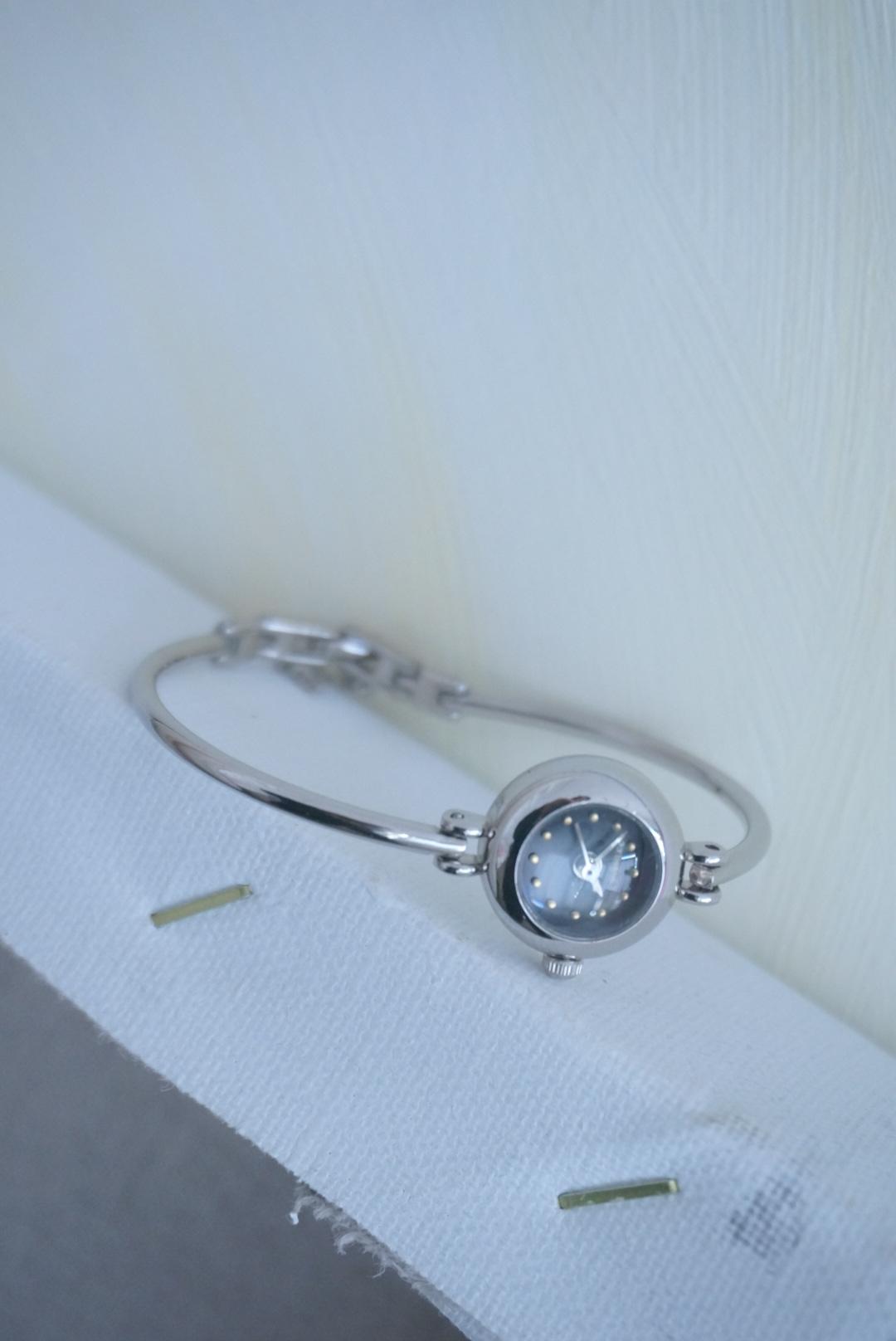 Mini round watch