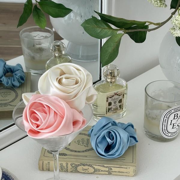 Carry Barrette Satin Rose Scrunch