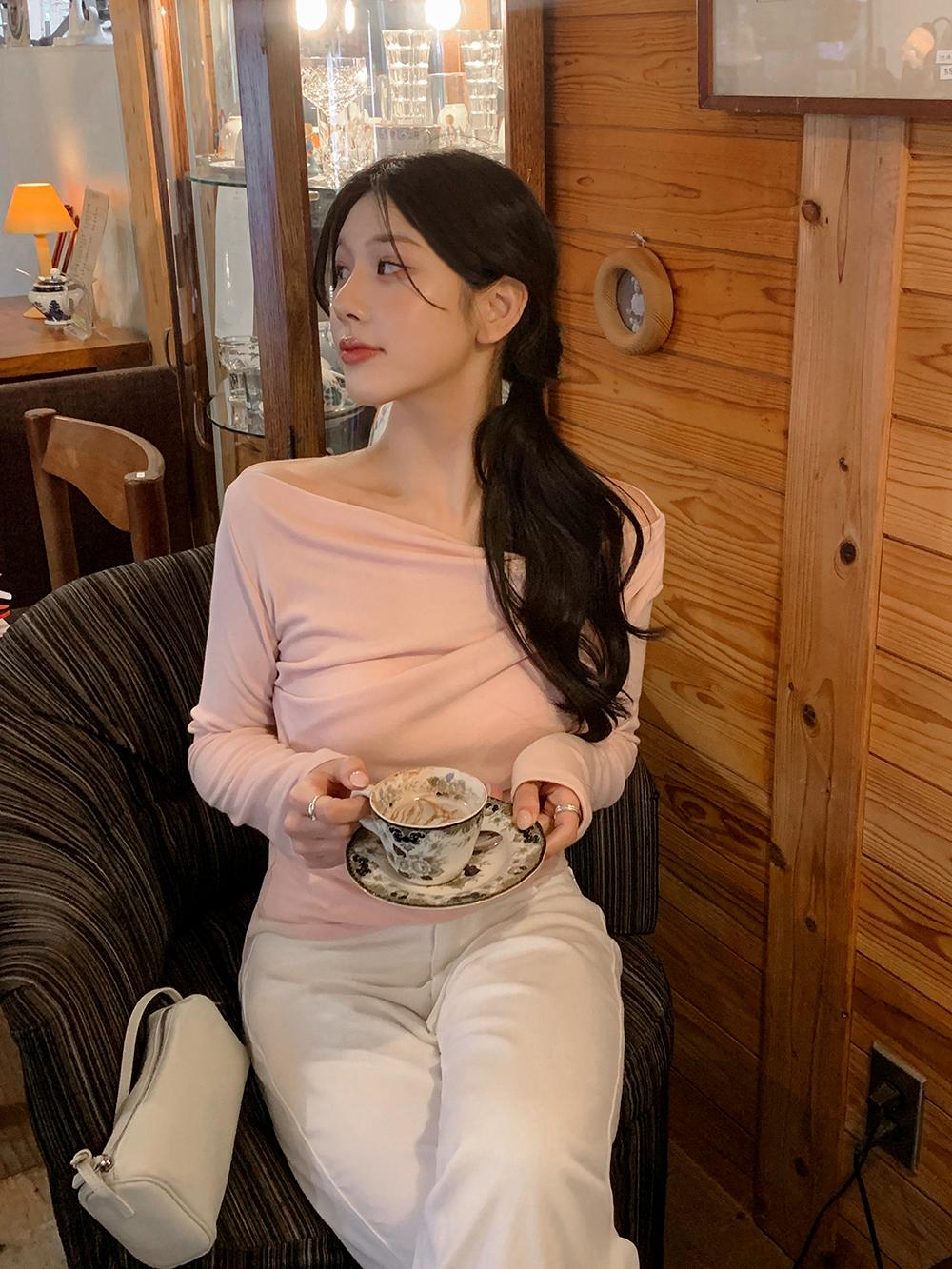 프렌치오브 [핑크컬러추가!][하객룩/2.6만장돌파][MADE]로제 보트넥 오프숄더 티셔츠 (7color)