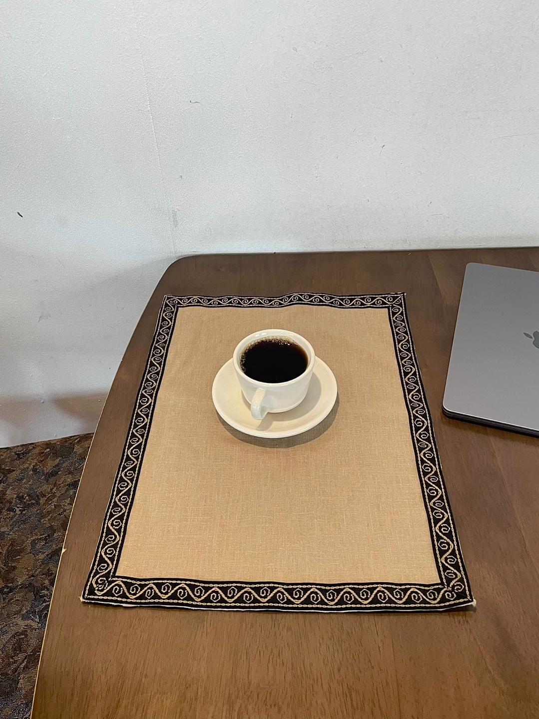 Spiral linen plcace mat
