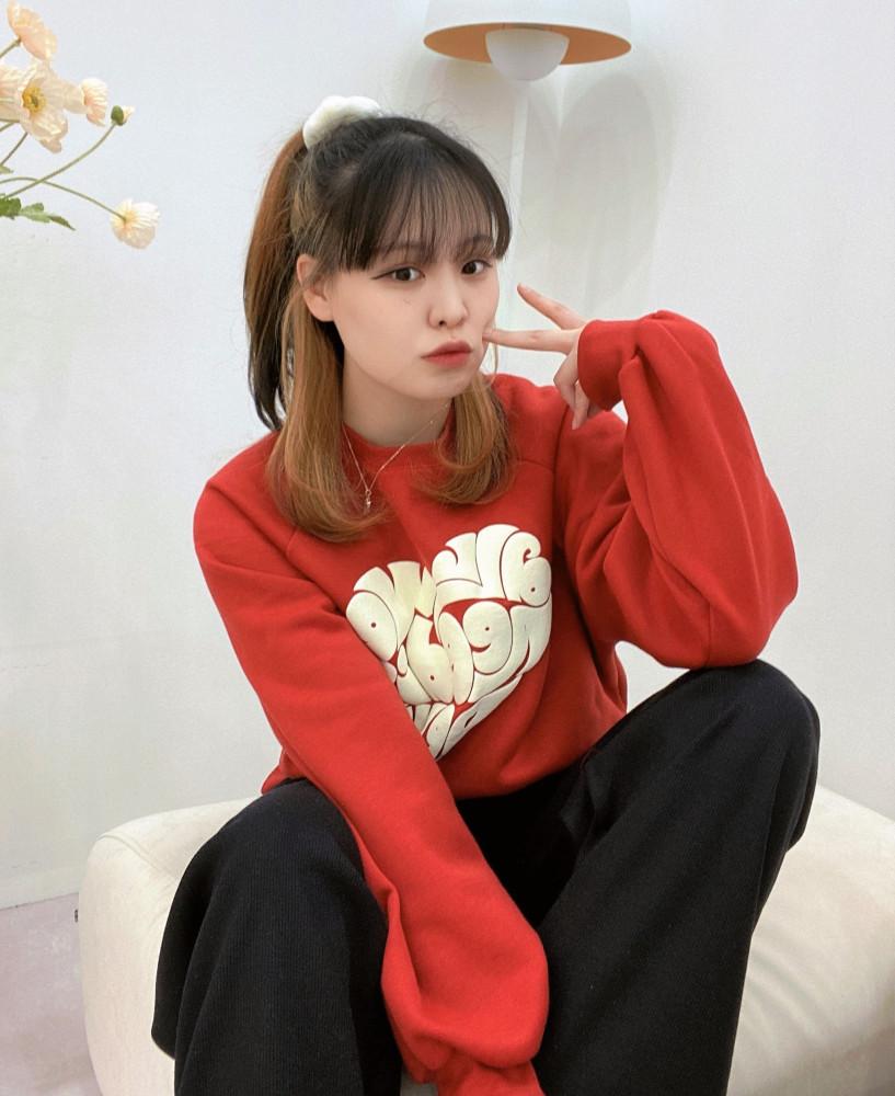 (44-77, 기모) 하트 레터링 반크롭 맨투맨