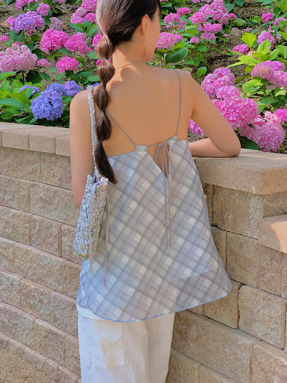 [당일출고/여름신상] 체크 백리스 끈나시 블라우스 (2color)