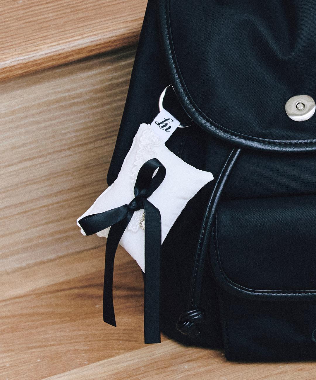 Ribbon Letter Keyring ( White )