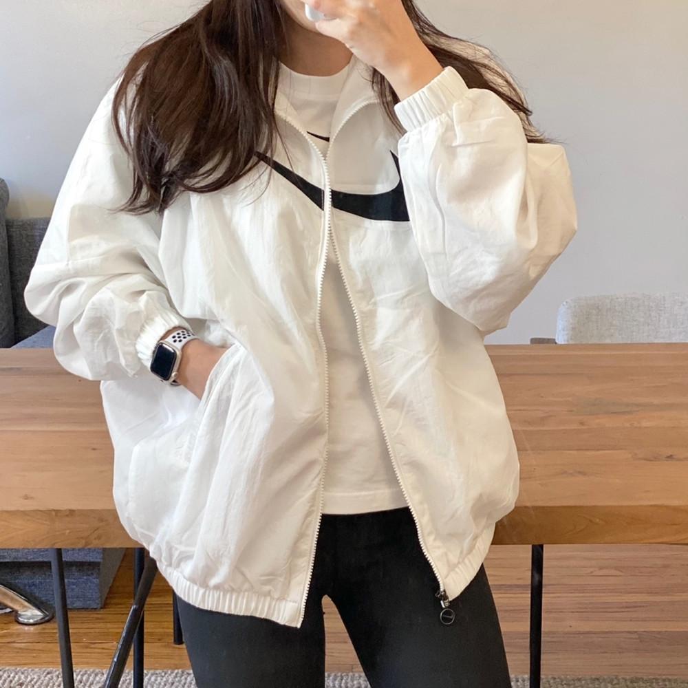 나이키 우먼스 오버사이즈핏 에센셜 스우시 바람막이 자켓