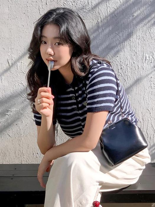 [한삐우 PICK] (W) 부클 스트라이프 카라 니트 NAVY