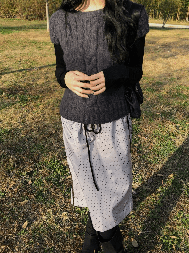 아브 Dot Padding Mid Skirt