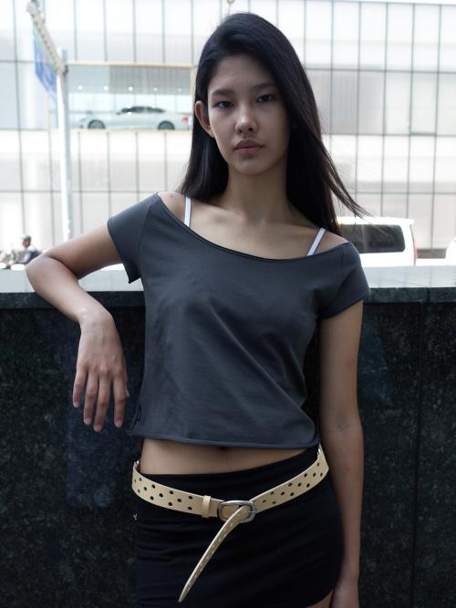 DEEP ROUND HALF TOP / CHARCOAL