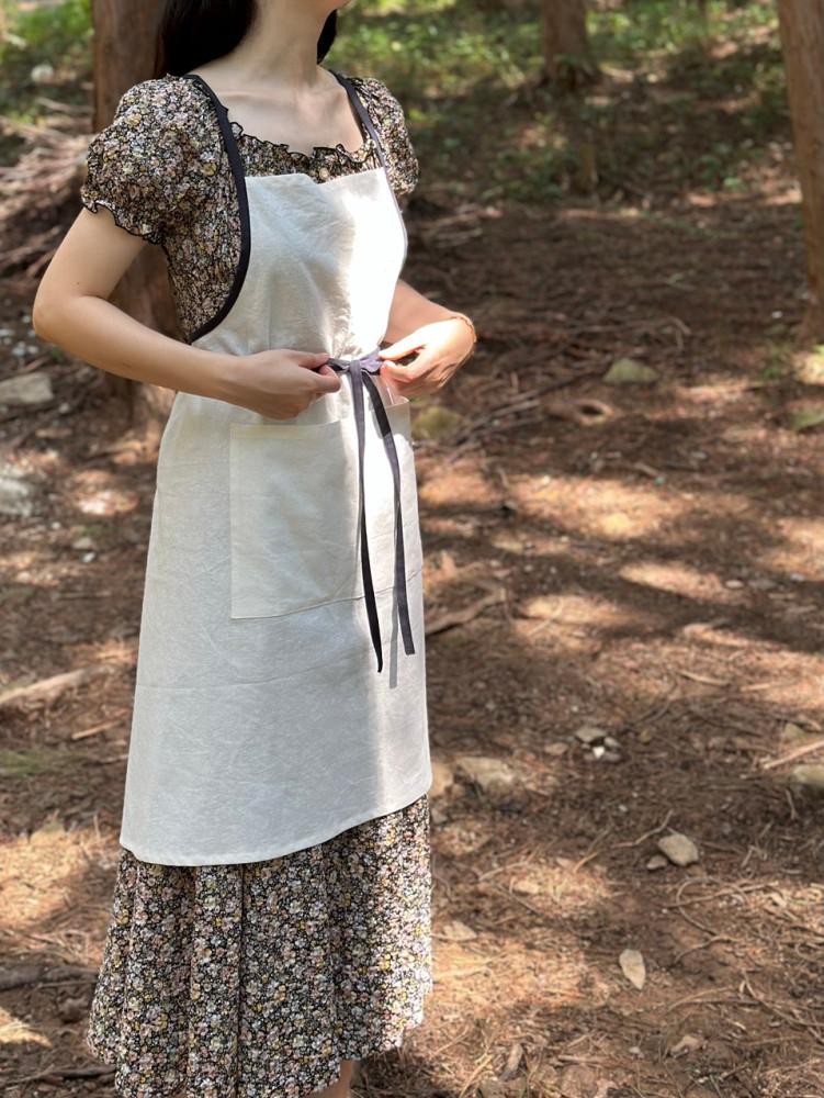 white simple line apron 화이트 심플라인 에이프런