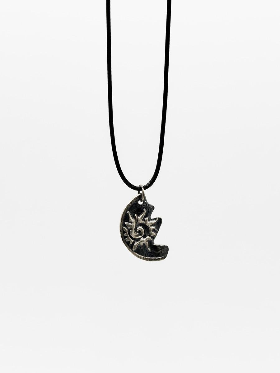 The Sun #03P 실버 태양 반쪽 목걸이 LEFT