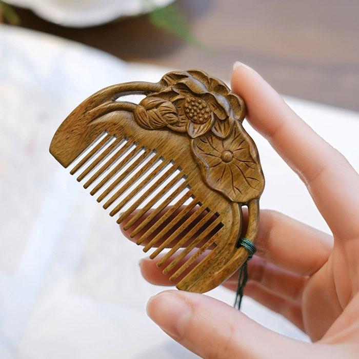 가지니샵 향기가 그윽한 아름다운 연꽃 천연 녹단 빗