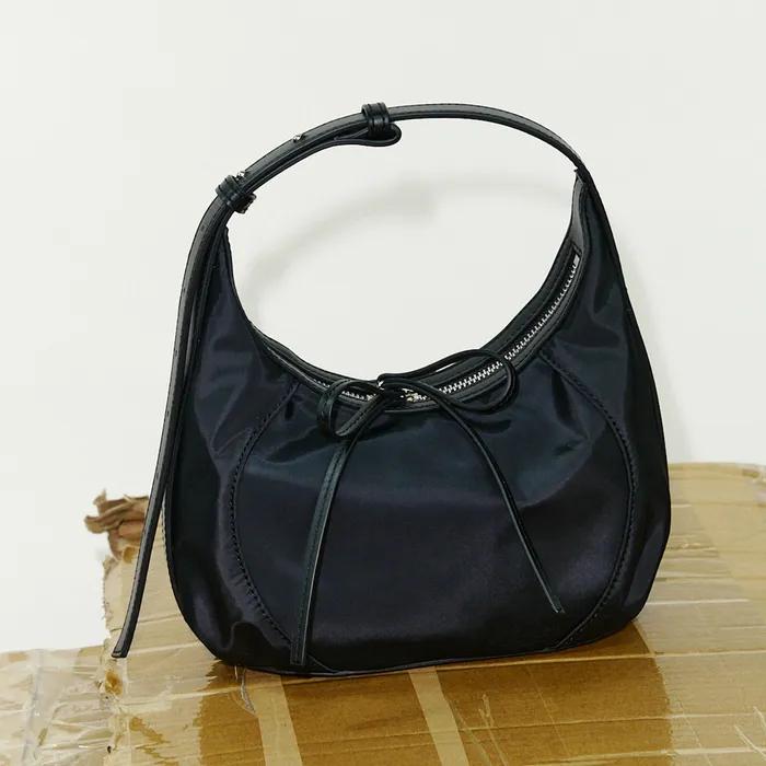 BOWY SHOULDER BAG / BLACK