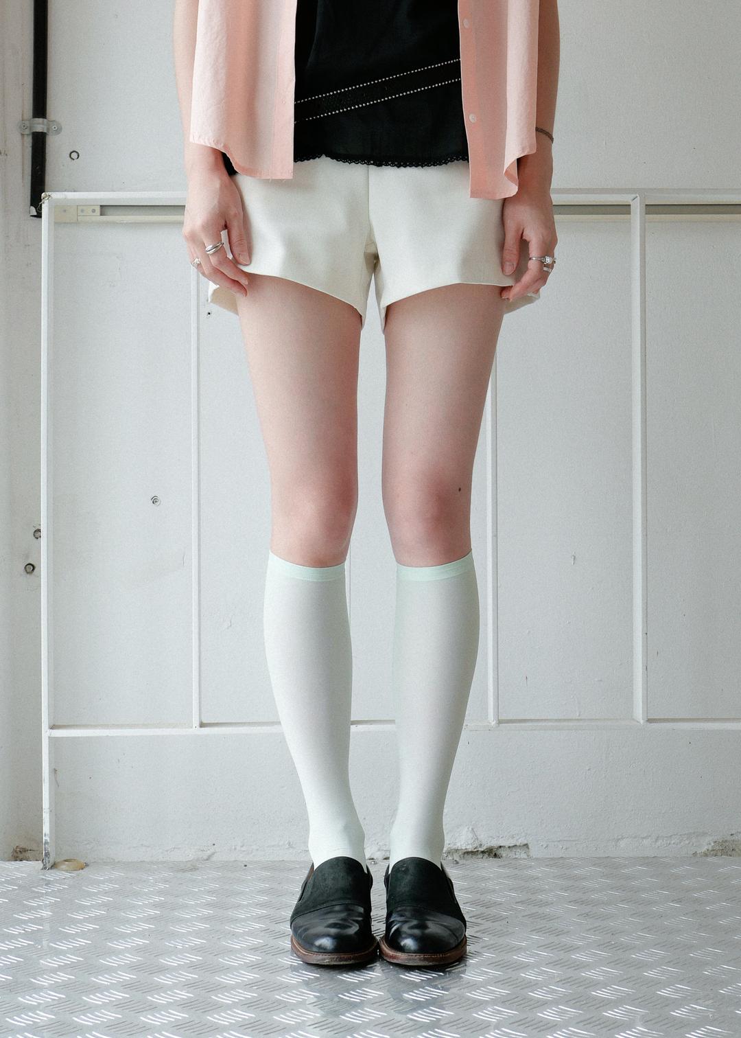 knee high light socks