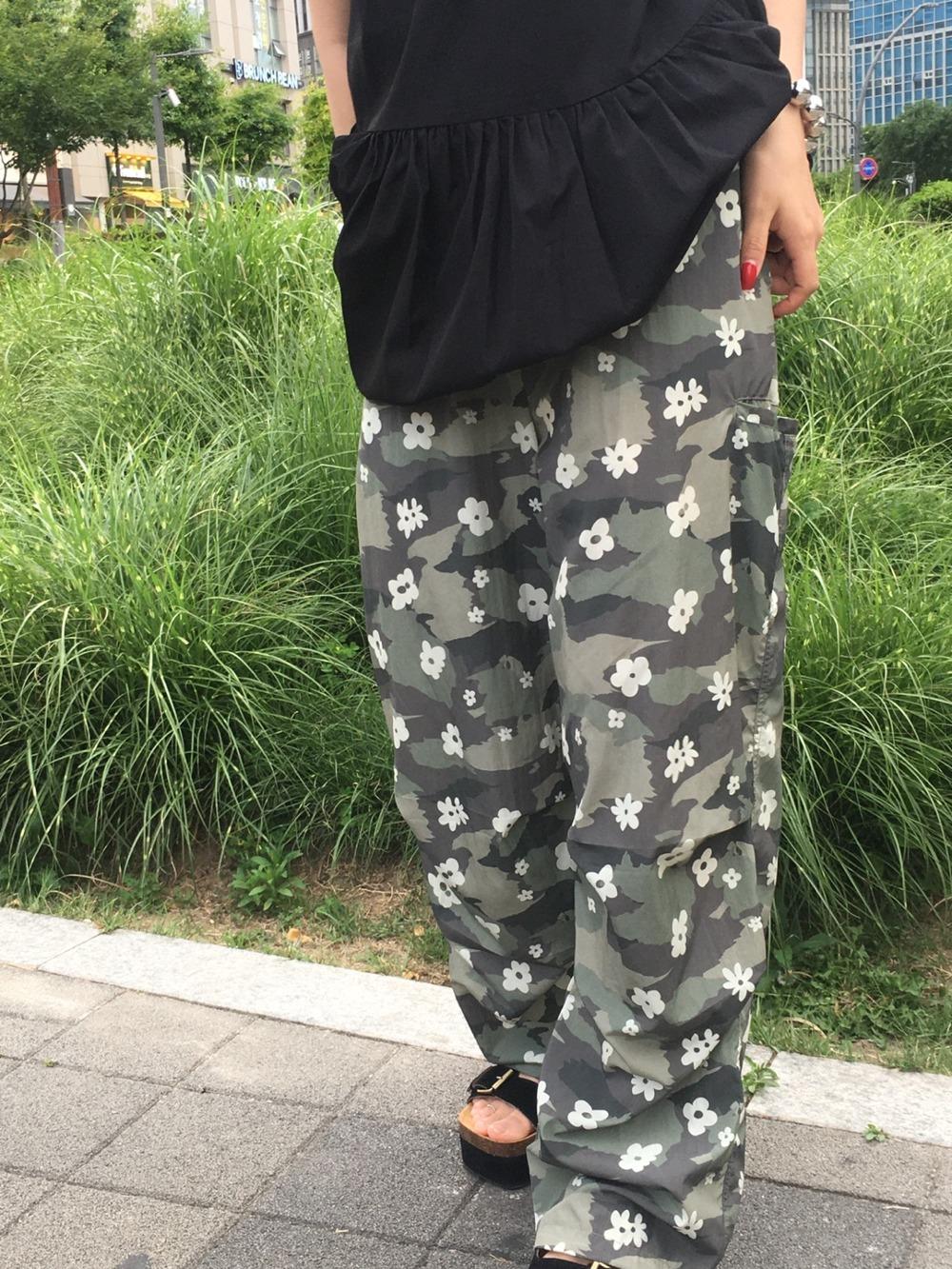 카모플라워 파라슈트팬츠