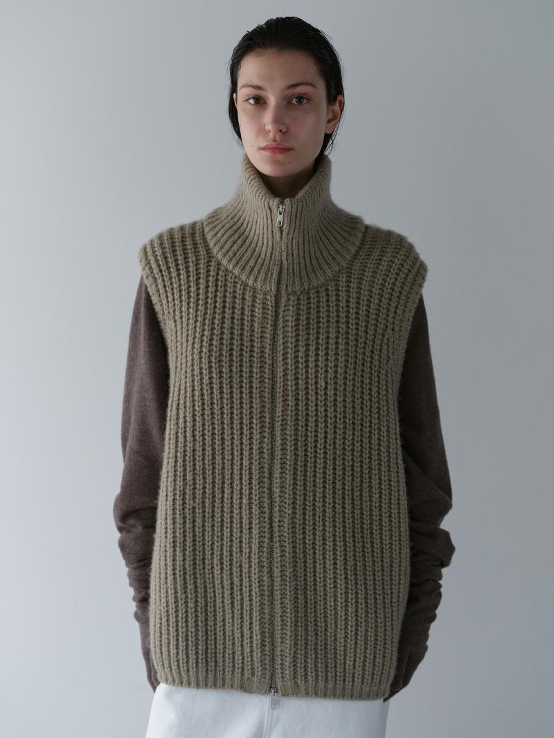 High neck Knit Zip-up Vest (light khaki)