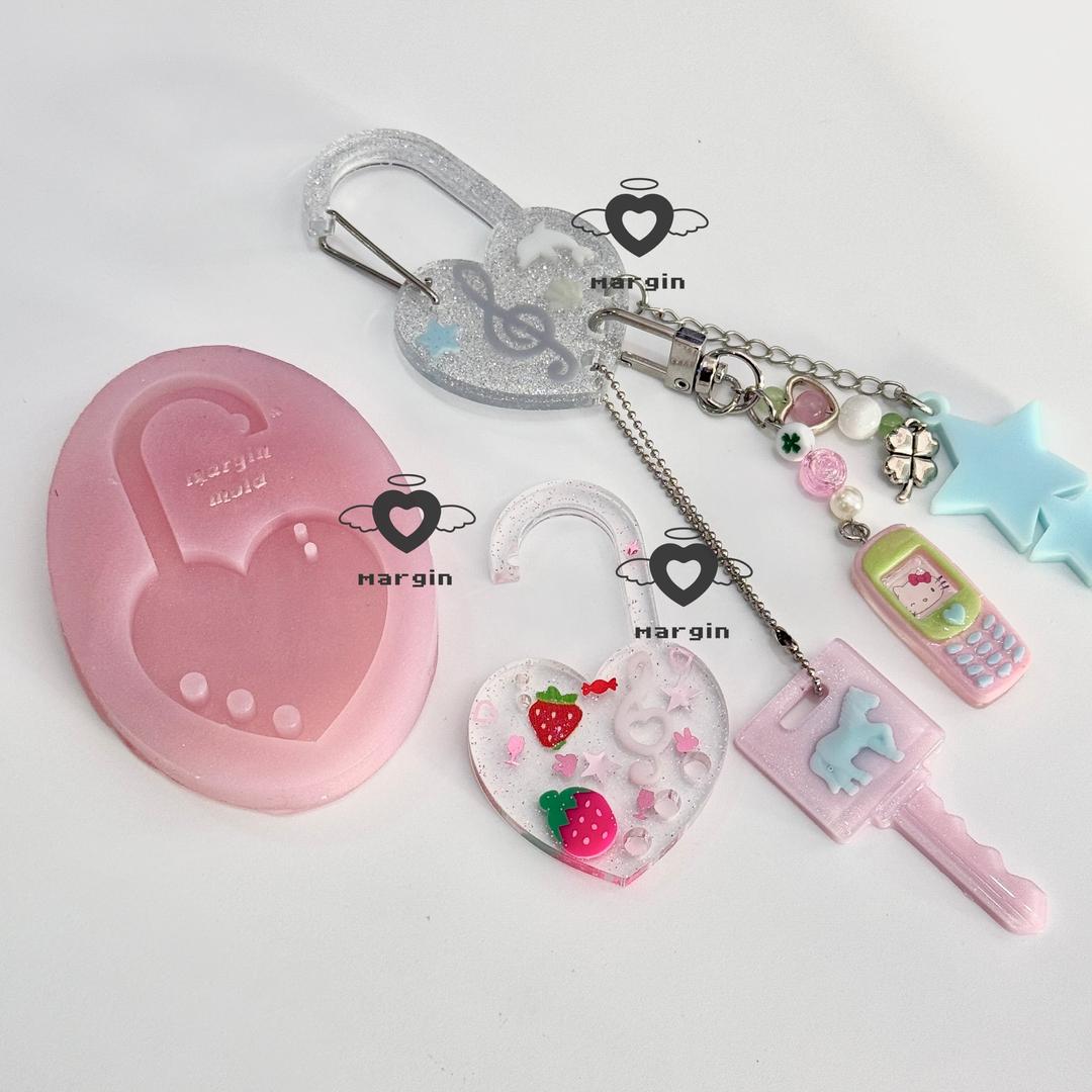 c05 carabiner mold heart lock, acrylic, shiny