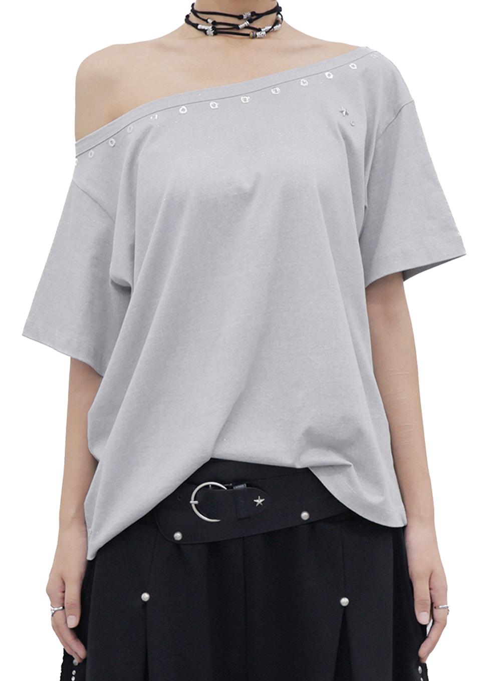 스터드 오프숄더 반팔티셔츠 Stud off-shoulder short-sleeved shirt
