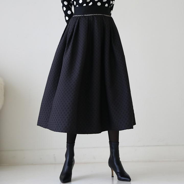 입체적인 도트 스커트