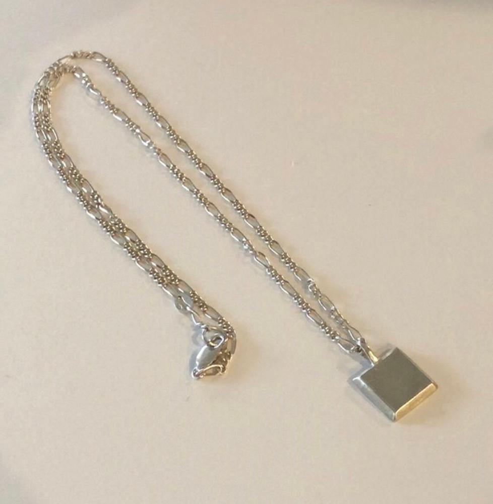 Square pendent necklace