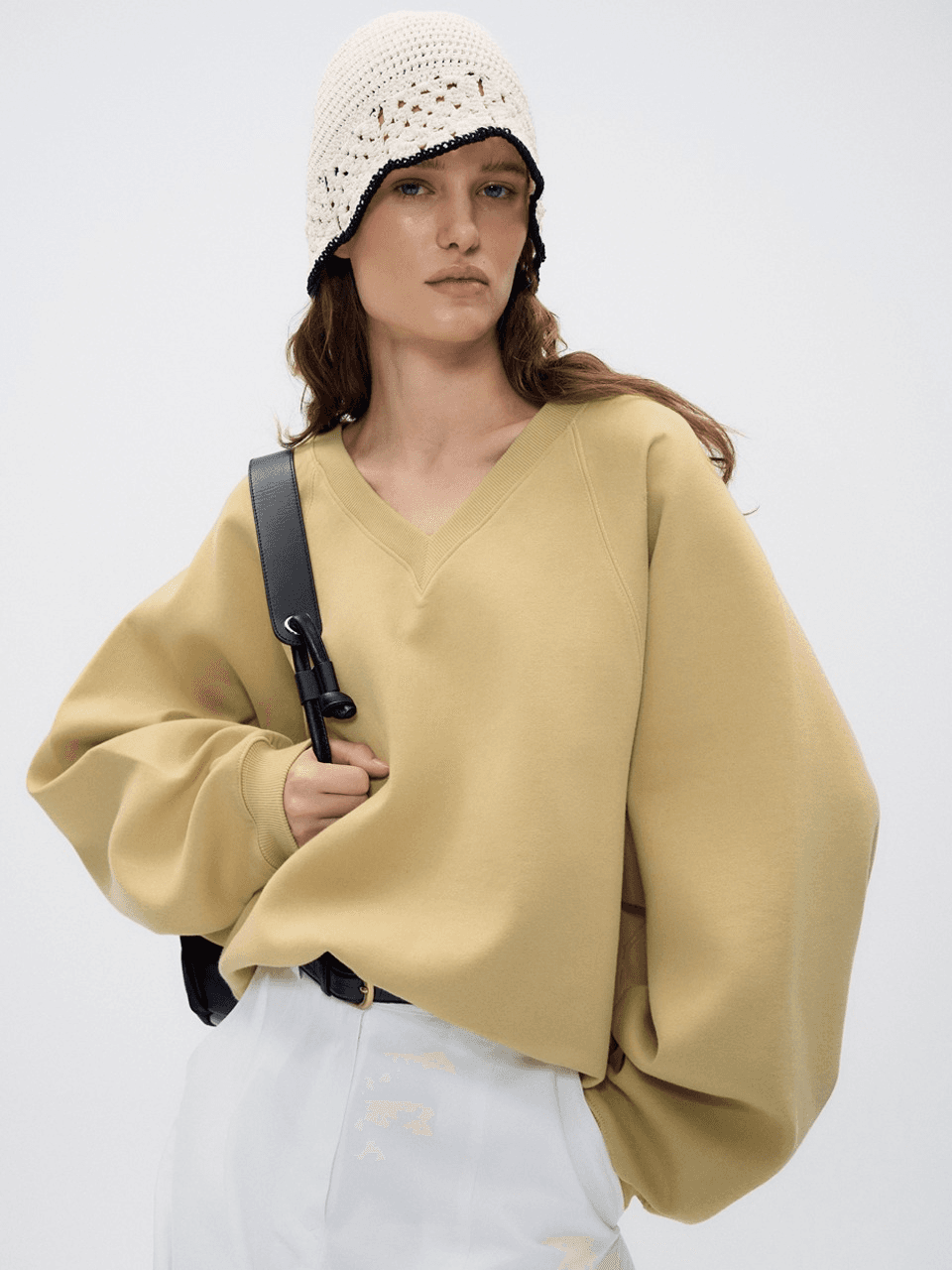 Rounded cotton V-neck sweatshirts