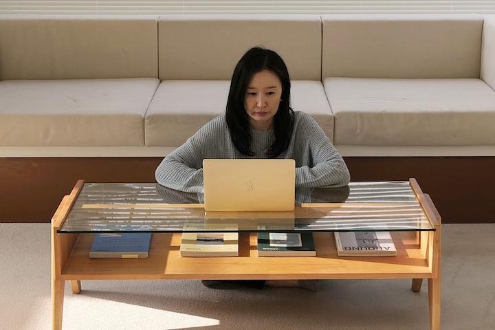 오울루 2단 원목 좌식 거실 유리 소파 테이블 라이트 브라운 1200