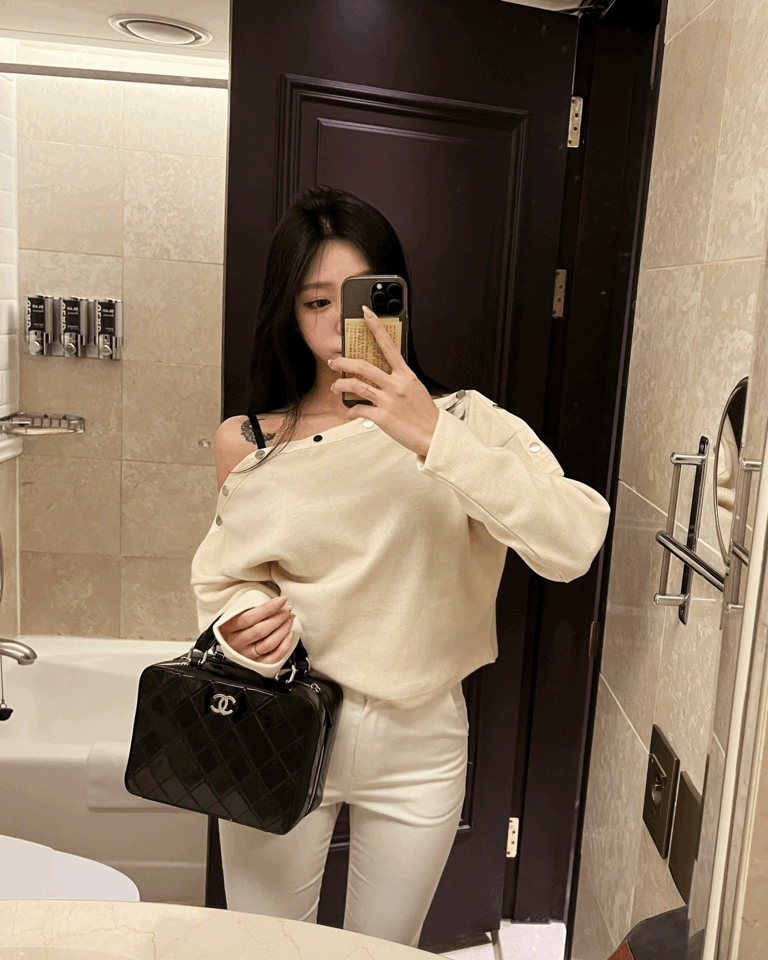 [highqual]프네 울 실크 숄더 버튼 니트