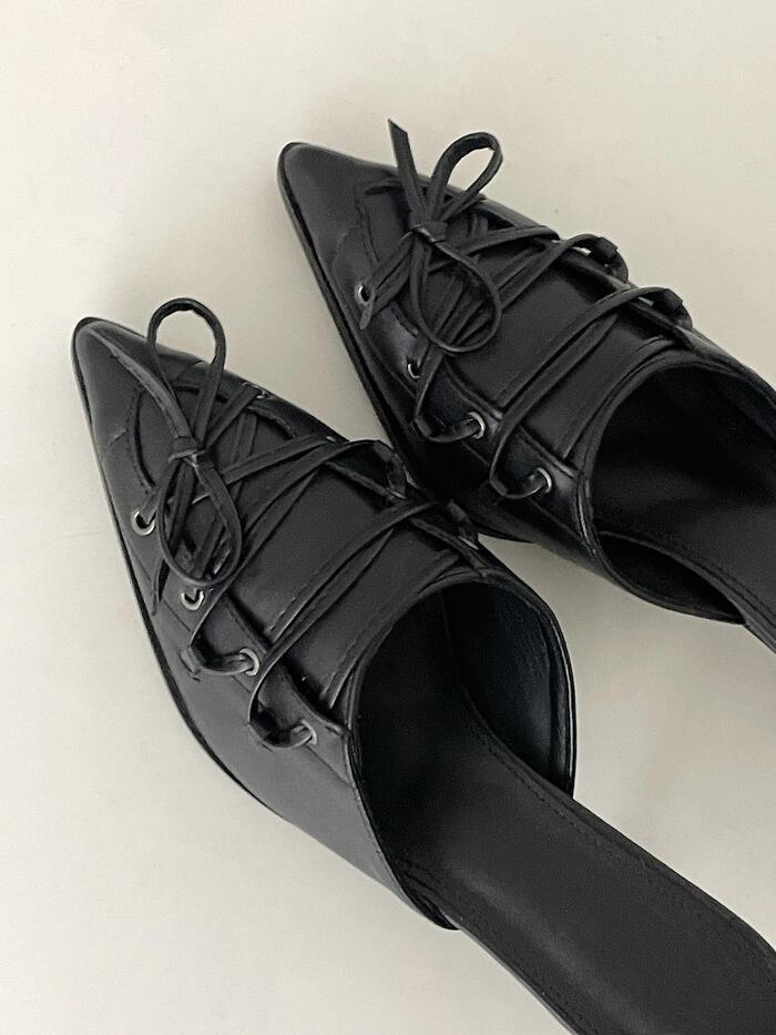 Ribbon eyelet shoes