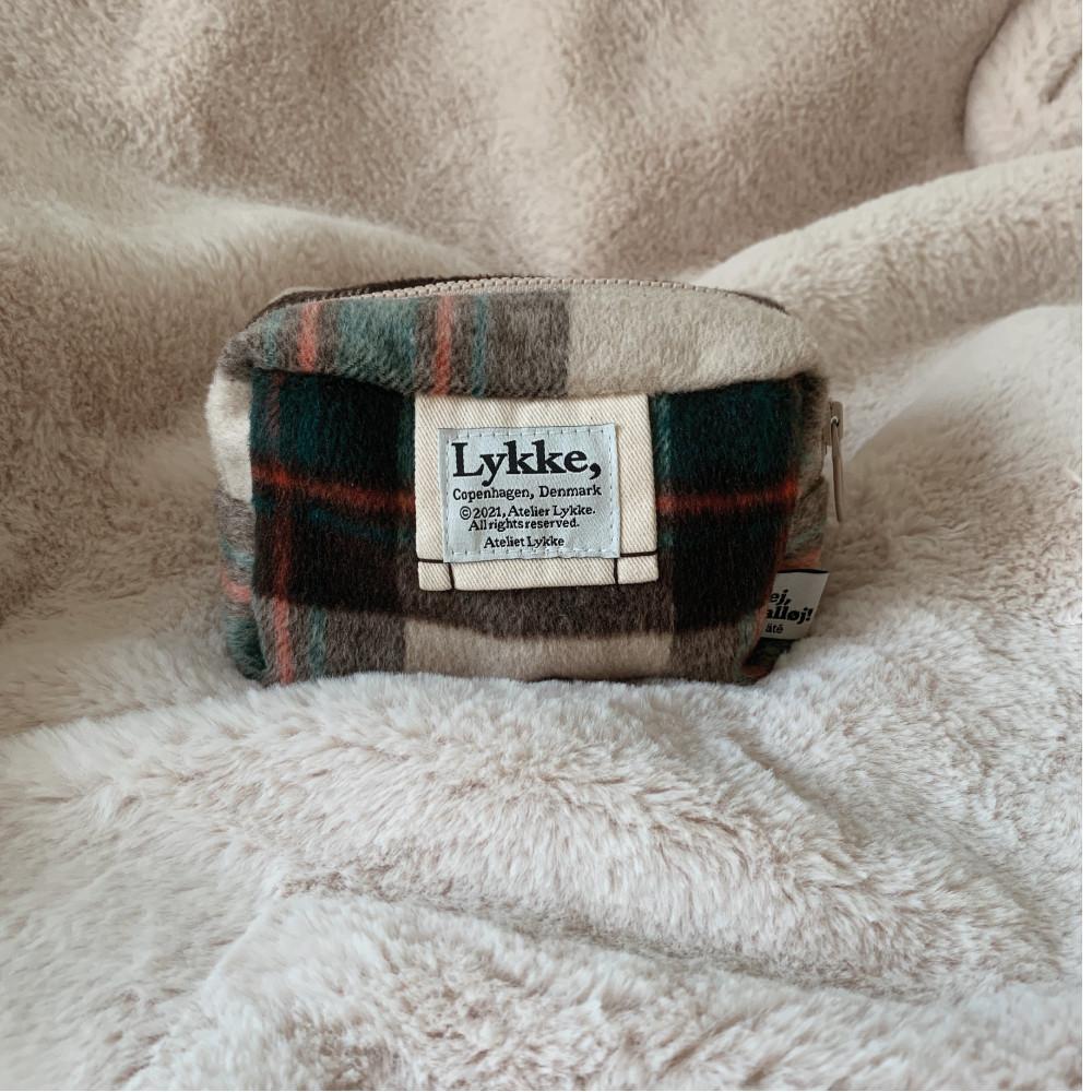 Lykke Bread check pouch 아틀리에리케 사각 파우치