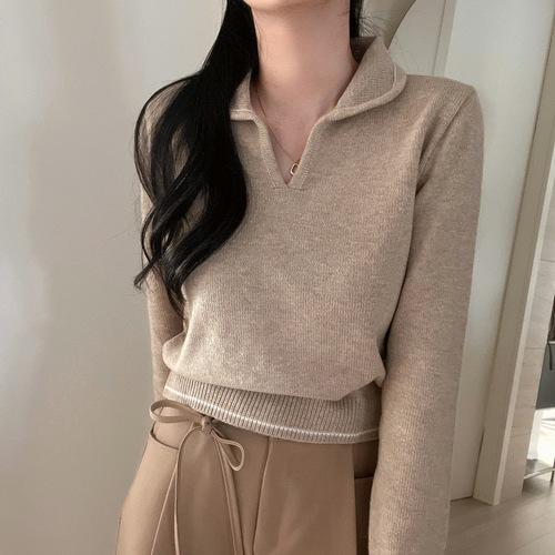가을링 라인 포인트 브이넥 카라 니트