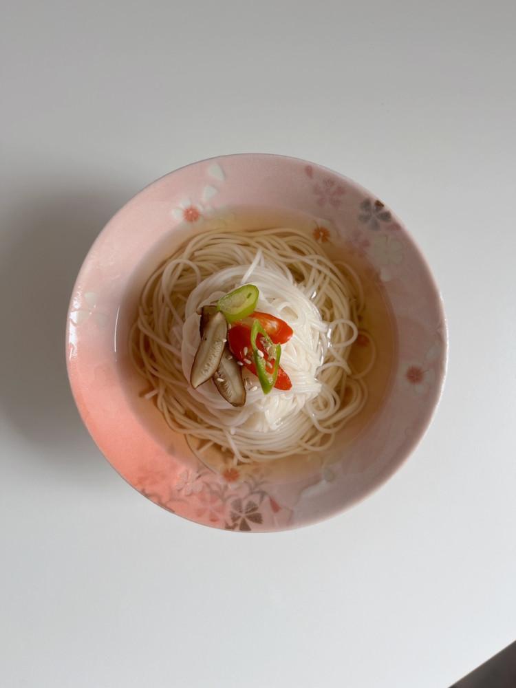 훗츄 Spring Flower Bowl  일본그릇 예쁜그릇 밥그릇 브런치접시 홈카페감성그릇 집들이선물 생일선물 예쁜그릇 일본접시