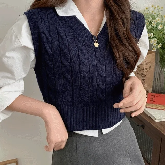 츄츄 크롭꽈배기V조끼